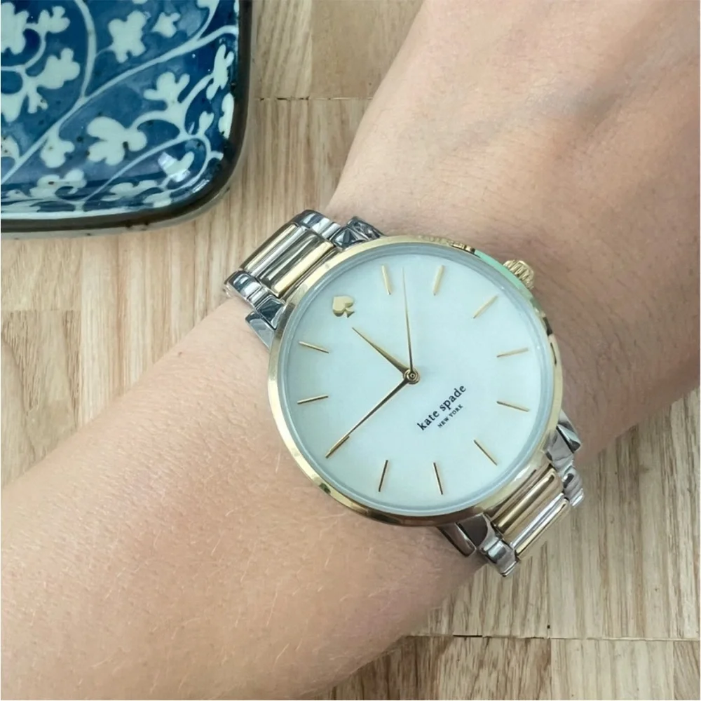 Kate spade New York ladies two toned round dress watch NEW BATTERY